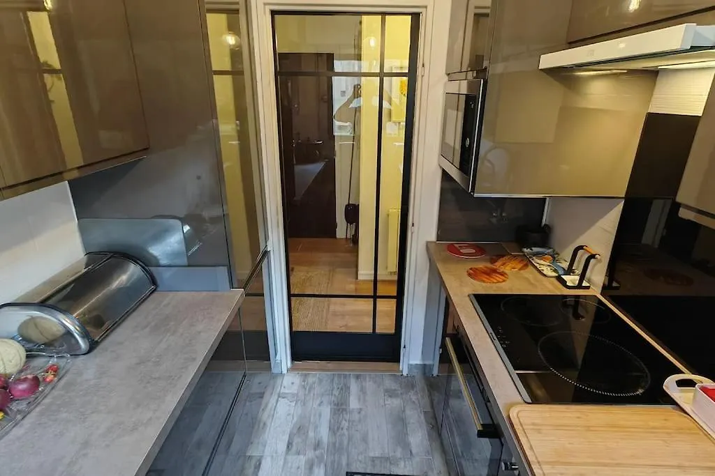 T2 Meuble 1 Er Etage Dans Un Quartier Calme A Paris 17 Apartment