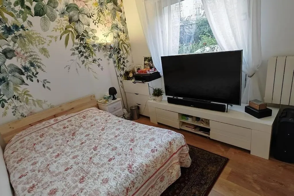 T2 Meuble 1 Er Etage Dans Un Quartier Calme A Paris 17 Apartment 0*,  France