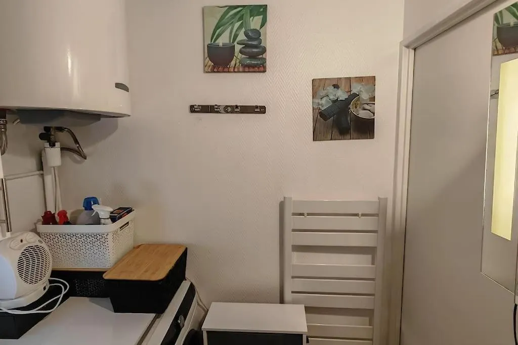 T2 Meuble 1 Er Etage Dans Un Quartier Calme A Paris 17 Apartment