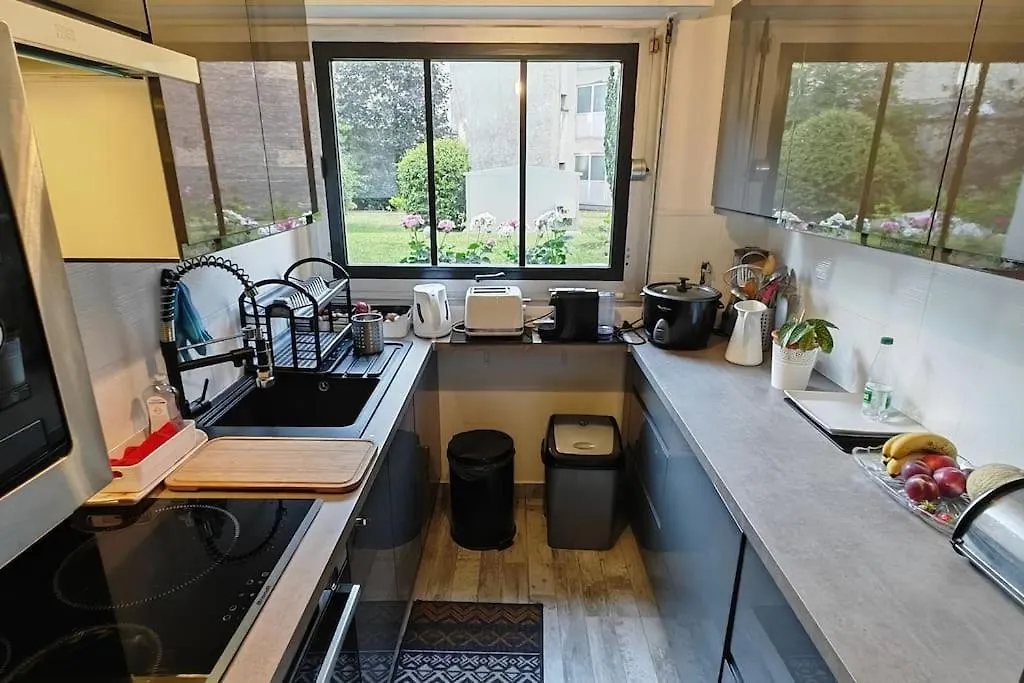 T2 Meuble 1 Er Etage Dans Un Quartier Calme A Paris 17 Apartment